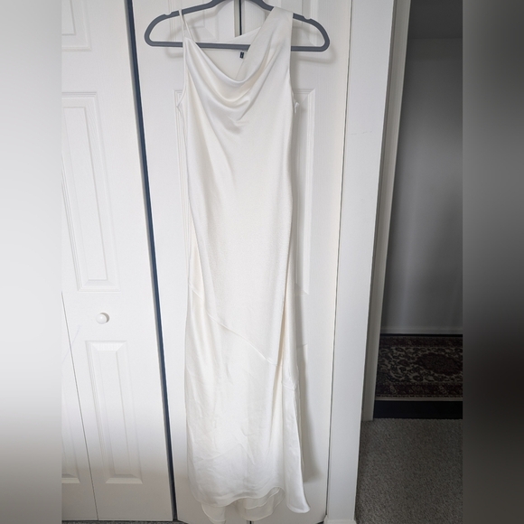 Halston Asymmetric White Gown - Picture 13 of 14